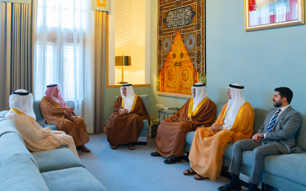 سمو ولي العهد رئيس مجلس الوزراء يلتقي السيد عبدالمحسن الراشد رئيس مجلس إدارة مجموعة جي إف إتش المالية