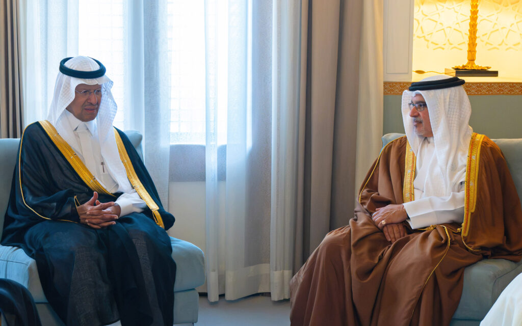 سمو ولي العهد رئيس مجلس الوزراء يلتقي صاحب السمو الملكي الأمير عبدالعزيز بن سلمان بن عبدالعزيز آل سعود وزير الطاقة وزير الصناعة والثروة المعدنية بالمملكة العربية السعودية