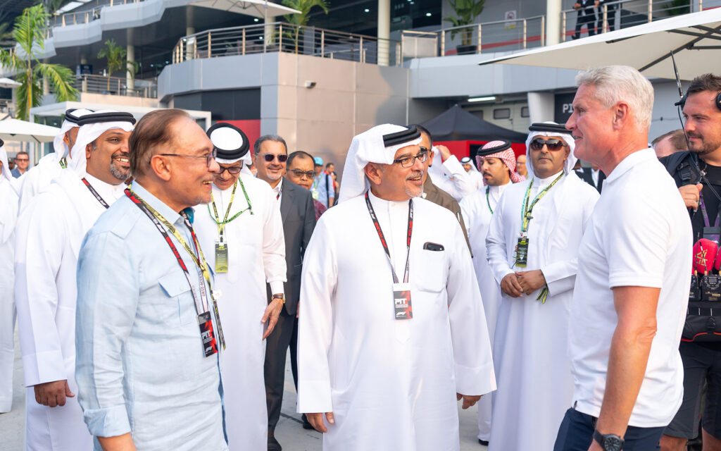 سمو ولي العهد رئيس مجلس الوزراء يحضر حفل الاستقبال الذي أقيم في إطار انطلاق سباق جائزة البحرين الكبرى لطيران الخليج للفورمولا وان 2026 في ماليزيا