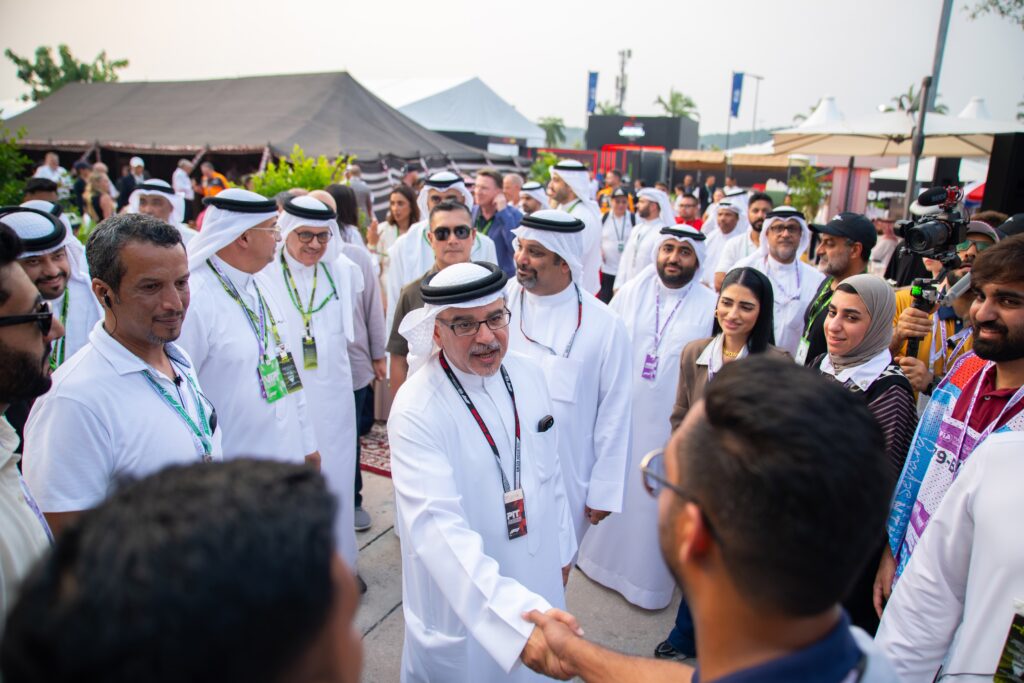 سمو ولي العهد رئيس مجلس الوزراء يلتقي ممثلي وسائل الإعلام المحلية.. ويعرب عن شكره للجهود المخلصة التي يوالون بذالها في تغطية سباق جائزة البحرين الكبرى لطيران الخليج للفورمولا وان 2026 في ماليزيا